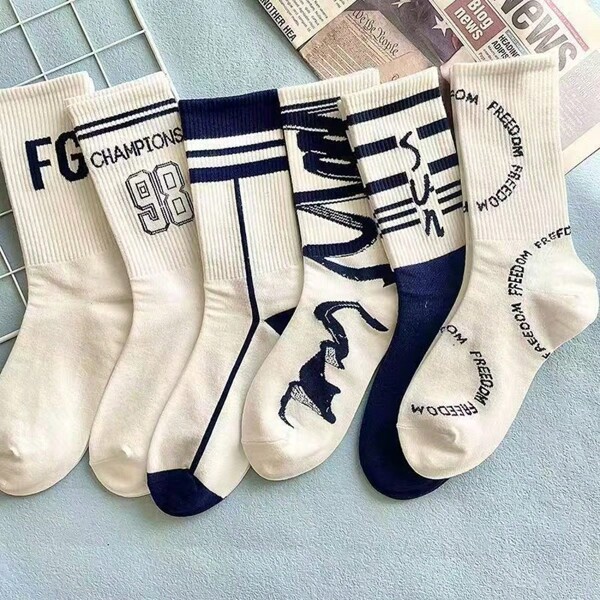 5 Pairs Random Assorted Men's Mid-Calf Socks, Versatile Sports Basketball Socks, High-Quality Men's Hosiery