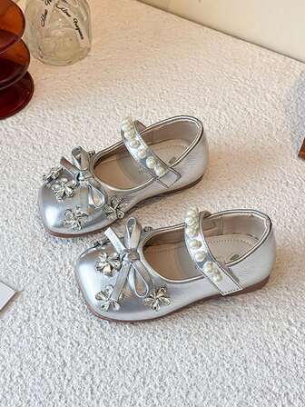A Pair Of Girls' Pearl Rhinestone Bow Buckle Flat Princess Shoes Is Perfect For Parties