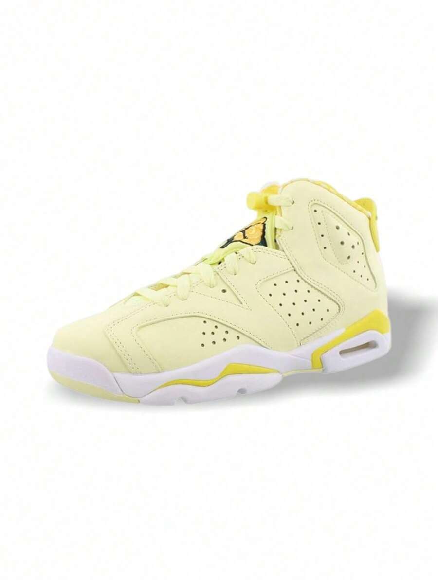 Air Jordan 6 Retro“Floral”以独特的向日葵色彩为儿童鞋类注入了春天的活力。这款运动鞋专为男女儿童设计，在标志性鞋型上饰有精致的花卉印花覆层，并辅以明亮的柠檬色调。 - 黃色 - 查看 1