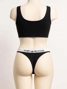 Set de 3 tangas de algodón TOMY HELFIGER para mujer, ropa interior cómoda y ligera con elástico suave en la cintura que no marca la piel, ideal para uso diario y moda íntima juvenil y casual. Diseño clásico tipo tanga con costuras delicadas y ajuste perfecto en cadera y cintura, confeccionadas en algodón transpirable que ofrece frescura durante todo el día. Colores surtidos rojo, negro y azul marino fáciles de combinar con brasieres y tops, prendas de lencería versátiles para ocasiones casuales o especiales. Tanga de mujer con estilo moderno, sexy y discreto debajo de cualquier prenda de vestir. Pack de 3 piezas de ropa interior femenina de calidad premium, pensadas para brindar comodidad, durabilidad y estilo en el día a día. - Multicolor - Ver 5