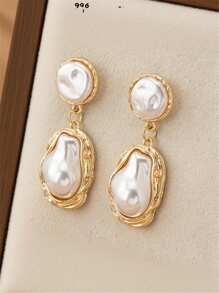 1 paire de boucles d'oreilles asymétriques style baroque français vintage avec faux perles, boucles d'oreilles élégantes et de style européen pour les fêtes et les banquets