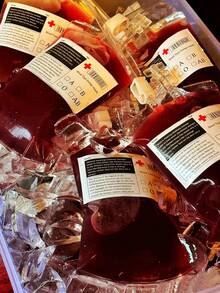 1/5/10 Stücke Blut-Beutel Getränke, Halloween Party Trinkbeutel, Vampir transparente Blut-Beutel, wiederverwendbare und nachfüllbare Infusions-Beutel mit Etiketten und Clips, Halloween Streich Blut-Beutel, geeignet für Feierlichkeiten, dekorative Getränke und Kostümzubehör, perfekt für Halloween Party, Halloween Dekorationen, Frohe Halloween