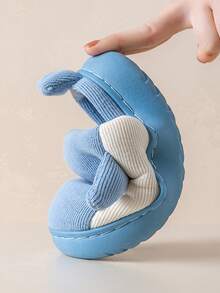 1 par de cómodas y suaves zapatillas de interior para niños con diseño de ballena, ideales para el invierno