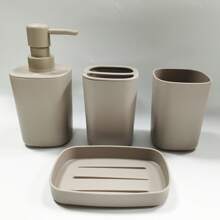 浴室配件套装，6件套塑料礼品套装，包括牙刷架、牙刷杯、皂液器、皂碟、马桶刷架和垃圾桶，适合生日、乔迁、节日等场合，有米色、白色、红色、灰色和黑色四种颜色可选。 - 彩色 - 查看 16