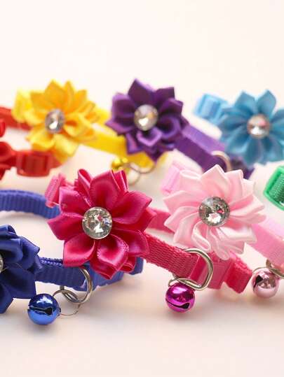 2 piezas Collar de perro/gato con campana y flor de colores aleatorios, correa para el cuello, collar con strass