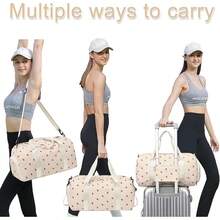 BLUBOON Bolsa de lona para niñas y niños, bonita bolsa de gimnasio con compartimento para zapatos y separación para objetos húmedos, impermeable, para deportes durante la noche - Pana de fresa - Ver 3
