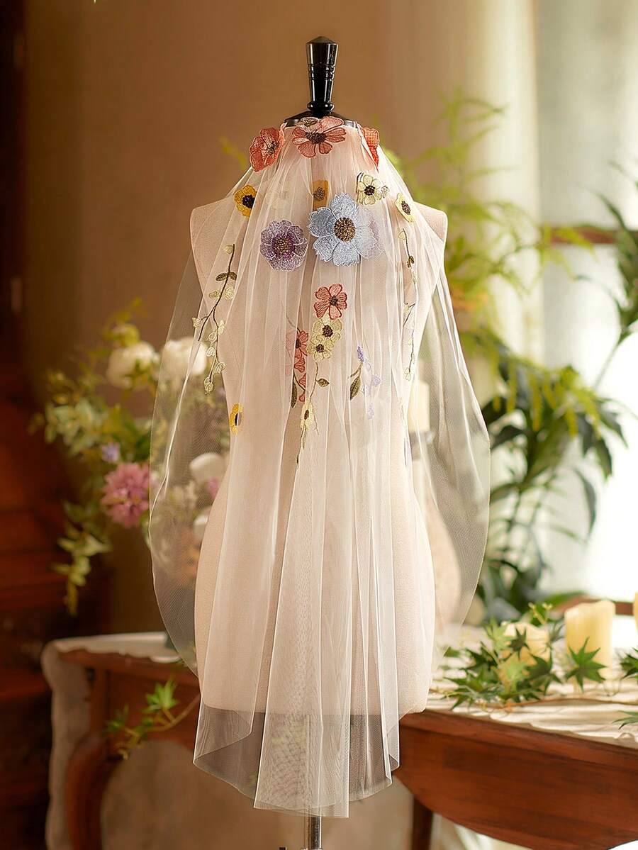 1 件 90 厘米花卉蕾丝贴花新娘婚纱头纱带金属梳结婚奢华新娘配饰 - 彩色 - 查看 1