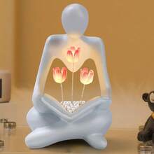 1 pièce Veilleuse abstraite avancée en forme de tulipe, décoration créative, décoration de chambre, cadeau d'anniversaire, accessoires de décoration minimale, décoration de maison moderne pour le salon et la chambre à coucher, décoration centrale, cadeau pour la fête des mères, cadeau de remise des diplômes, décoration de mariage (L'éclairage peut affecter la différence de couleur sur l'image. Le produit spécifique est blanc. Veuillez vous référer à l'image détaillée pour plus d'informations.)