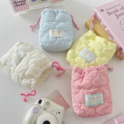 1 Peça Bolsa de Câmera Acolchoada com Estampa de Nuvem Fofa, Bolsa de Armazenamento CCD, Bolsa de Câmera à Prova de Queda e Poeira, Adequada para Armazenamento de Câmera de Cartão Preto, Simples e Portátil, à Prova de Queda e Arranhões, Uso Multipropósito ao Ar Livre, Acessórios de Câmera, Necessidades de Viagem ao Ar Livre, Necessidades de Cruzeiro, Necessidades de Dormitório, Presente de Aniversário, Presente de Dama de Honra, Presente para Mãe, Presente para Professor, Presente do Dia dos Namorados, Estojo de Carregador, Bateria Portátil, Carregador de Telefone, Acessórios de Câmera Digital