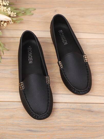 1 par de mocasines casuales negros para adolescentes, unicolor con decoración de hebilla de metal, punta redonda, suela blanda, zapatos de trabajo de moda ligeros, adecuados para estudiantes masculinos/femeninos, uso diario, vacaciones, caminata, otoño/invierno nuevos