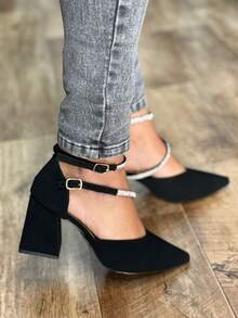 salto alto Scapin com fivela strass bico 8 cm - Preto - Visão 5