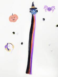 ¡Accesorio para el cabello de bruja de Halloween súper lindo! Peinado de bruja extravagante, mechones de cabello en degradado de colores vibrantes púrpura, naranja y negro, combinados con decoraciones de fantasmas, calabazas y otros adornos festivos. Ya sea para una fiesta escolar o para ir a pedir dulces, úsalo para convertirte instantáneamente en una adorable brujita.