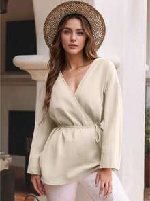 优雅长袖落肩女式衬衫，喇叭下摆和裹身设计 - 卡其色 - 查看 2