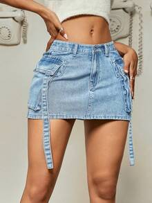 Y2K街头风紧身迷你裙，饰有胶带图案，复古水洗翻盖口袋，休闲舒适，适合夏季度假穿着，是一款实用百搭的牛仔迷你裙，女款 - 淺色水洗藍 - 查看 3