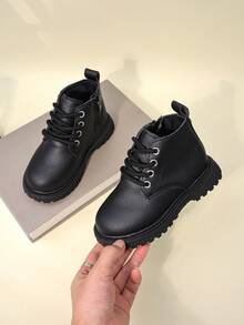 1 双黑色中性儿童靴，橡胶软底，增高，轻便舒适，系带和拉链设计，时尚短靴，适合 3-12 岁男孩和女孩，适合休闲、学校、表演，2025 年秋冬新品（26 码及以上，请订购大一码）