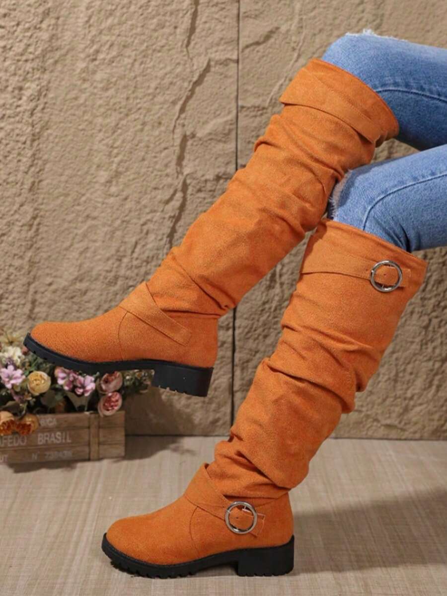 These Versatile Women's Chunky-Heeled Knee-High Boots Feature A Wide Leg And A Bonded Design. The Solid Color And European/American Style Are Accented With A Retro-Inspired Pleated Pointed Toe, Exuding A Fashionable Vibe. - 橘色 - 查看 1