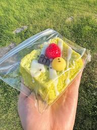 1 pièce Jouet à presser doux et mignon en forme de toast à la fraise, avec un design en couches et à séparer. Jouet squishy, jouet à triturage, squishy Taba, nourriture simulée pour enfants, jouets de bout de doigt pour enfants, jouets anti-stress pour le bureau et les voyages. Convient aux enfants, aux adolescents et aux adultes. Cadeaux pour enfants, jouets pour enfants, jouets pour filles