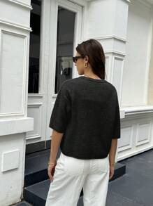 春夏新款黑色圆领纽扣半袖女式上衣，简约优雅通勤休闲开衫，新年系列