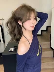 1 件合成耐热卷曲棕色假发，中分，由日常使用的纤维制成，自然逼真的假发（不含配件） - 棕色 - 查看 3