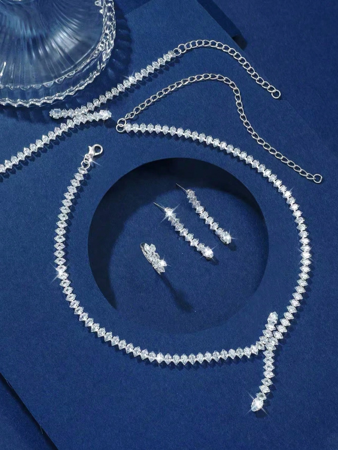 طقم مجوهرات عروس الزفاف، يشمل: قلادة قاعدتها من ال...