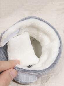 1 par de botas térmicas forradas de unicolor y rayas para bebés, zapatos suaves y lindos para niños pequeños, diseño conveniente para ponerse y quitarse fácilmente y ajuste ajustable, adecuados para niños/niñas pequeños en interiores/exteriores, días festivos, gateo, vacaciones en otoño/invierno