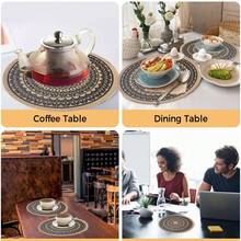 4 Stücke/6 Stücke/8 Stücke runde Tischsets, Leinen-Farbe Kaffee-Hintergrund mit schwarzem Blumen-Siebdruckdesign, hitzebeständig, rutschfest, isoliert, strapazierfähige Leinen-Gewebe Tischsets, 38 cm x 38 cm Halloween Glocken Muster, ideal für Restaurant-Eröffnung, Schlafzimmer-Schreibtisch-Dekoration, Hochzeitstisch-Dekoration, Geschirr-Schutz, Tischplattenschutz, geeignet für Küche, Esszimmertisch, Innen- und Außenbereich