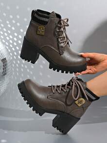 女式粗跟亮面皮革户外防水厚底靴，休闲运动，仿双层袜子装饰