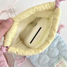 1 Peça Bolsa de Câmera Acolchoada com Estampa de Nuvem Fofa, Bolsa de Armazenamento CCD, Bolsa de Câmera à Prova de Queda e Poeira, Adequada para Armazenamento de Câmera de Cartão Preto, Simples e Portátil, à Prova de Queda e Arranhões, Uso Multipropósito ao Ar Livre, Acessórios de Câmera, Necessidades de Viagem ao Ar Livre, Necessidades de Cruzeiro, Necessidades de Dormitório, Presente de Aniversário, Presente de Dama de Honra, Presente para Mãe, Presente para Professor, Presente do Dia dos Namorados, Estojo de Carregador, Bateria Portátil, Carregador de Telefone, Acessórios de Câmera Digital