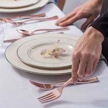 100 个玫瑰红色塑料零件/固定 50 把叉子、25 把刀子、25 把汤匙 - 一套可靠的塑料餐具，适用于餐饮、聚会、宴会、宴会、婚礼、父亲节和其他重大场合