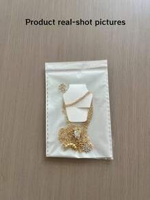 Colar de Diamantes Simples em Peça Única, Gargantilha Retrô em Camadas com Estrelas e Lua, Senso de Design Francês, Corrente Elegante para a Clavícula. Pode ser dado como presente de aniversário para familiares e amigos, presente do Dia dos Namorados e é adequado para uso diário.