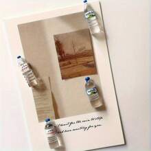 12 peças/9 peças/6 peças/3 peças Ímãs de Geladeira de Mini Garrafas de Água - Ímãs de Geladeira de Resina com Tema de Bebida Realista, Formato Oval Durável para Decoração de Cozinha e Escritório, Tamanho Compacto Segura Fotos e Notas, Acessórios Divertidos para Casa, Ímãs de Geladeira Engraçados, Suportes de Notas, Acessórios Divertidos, Construção Resistente, Presentes para Compradores, Ímãs Decorativos, Decoração Duradoura, Ímãs para Exibição de Fotos