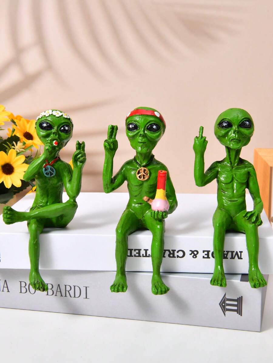 1pc Alien Resin Funny Green Dwarf Resin Ornament Garden Decoration Ornament