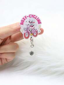 1 件粉色卡通趣味骑行伸缩徽章卷轴亚克力 ID 名片卡带夹徽章扣护士配件护士礼物 - 粉色 - 查看 5