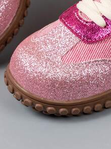 Este par de zapatos deportivos de moda para niños presenta un diseño de corte de color, lo que los hace versátiles y prácticos para que los niños y niñas los usen en actividades al aire libre, compras y viajes. Como zapato deportivo para estudiantes, es una opción ideal para que los niños y niñas los usen en los deportes del campus. - Rosa - Ver 6