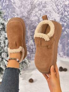 Botas de neve marrons para uso externo com solado antiderrapante e grosso, botas de tornozelo versáteis e com forro térmico da moda 2025, botas curtas de bico quadrado, sapatos de neve à prova d'água e com plataforma para uso externo para mulheres