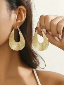 1 par - Pendientes de botón con patrón asimétrico metálico de estilo europeo para un procesamiento pesado, pendientes de moda para ir y venir, elegantes y exclusivos, accesorios versátiles