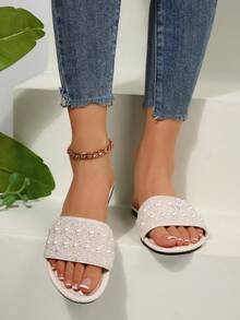 Sandal Wanita Terbaru 2025, Hak Persegi Datar Ujung Bulat Berhiaskan Berlian Imitasi dan Mutiara, Sandal Kasual Mewah Ukuran Besar, Serbaguna & Anti Selip, Cocok untuk Pakaian Musim Semi dan Musim Panas - Krem - View 3