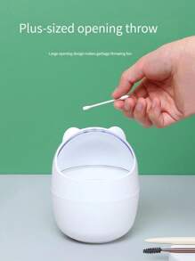 4款创意可爱桌面垃圾桶，带盖，小巧可爱，迷你翻盖式垃圾桶，可作笔筒使用，适合卧室或书桌收纳，自带笔筒，可用于存放学习/办公用品。