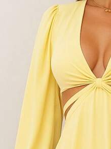 Vestido Macaquinho Curto Decotado Manga Longa  Balada  Primavera Verão Cores Claras  Natal Revellion Meia Estação REF: Vanessa