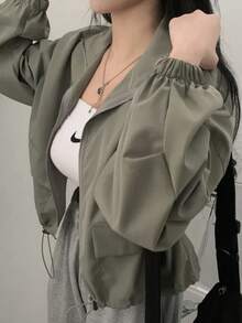 Chaqueta corta de estilo urbano y versátil con cordón ajustable, ideal para combinar con cualquier atuendo Cazadoras para Mujer - Verde militar - Ver 6