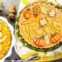 1 pieza Molde de silicona de Halloween Moldes de silicona de otoño Molde de silicona 3D de calabaza Molde de hoja de arce de otoño Molde con forma de bellota Molde con tema de otoño de Halloween para decoraciones de cupcakes, resina, jabón, velas y bandejas de cubitos de hielo