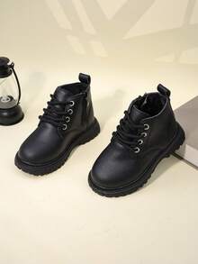 1 双黑色中性儿童靴，橡胶软底，增高，轻便舒适，系带和拉链设计，时尚短靴，适合 3-12 岁男孩和女孩，适合休闲、学校、表演，2025 年秋冬新品（26 码及以上，请订购大一码）