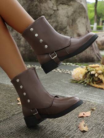 2025 Herbst/Winter Neue Vintage Nieten Knöchel Stiefel, Lässig Motorrad Französisch Plateauschuhe Runde Spitze Kurze Stiefel für Frauen