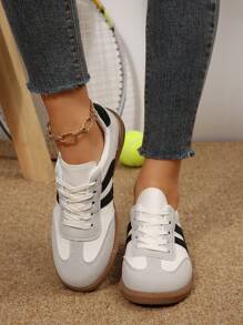 学生时尚系带低帮运动鞋，适合少女的休闲校园鞋 - 黑與白 - 查看 5