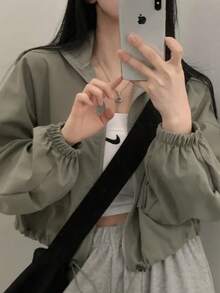 Chaqueta corta de estilo urbano y versátil con cordón ajustable, ideal para combinar con cualquier atuendo Cazadoras para Mujer - Verde militar - Ver 5