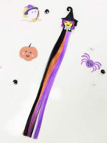 ¡Accesorio para el cabello de bruja de Halloween súper lindo! Peinado de bruja extravagante, mechones de cabello en degradado de colores vibrantes púrpura, naranja y negro, combinados con decoraciones de fantasmas, calabazas y otros adornos festivos. Ya sea para una fiesta escolar o para ir a pedir dulces, úsalo para convertirte instantáneamente en una adorable brujita.