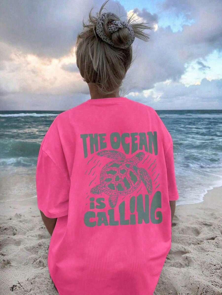 Áo thun trắng cổ tròn in hình sinh vật biển và chữ cái, thích hợp cho kỳ nghỉ hè, dành cho nữ cỡ lớn. Sản phẩm lý tưởng cho kỳ nghỉ xuân hè, phù hợp với phong cách biển cả, thường ngày. - Màu Hồng Tươi - Xem 1