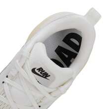 أحذية الجري للنساء، أحذية رياضية بيضاء منفذة للهواء، أحذية الجري مقاومة للصدمات من طراز NIKE VOMERO 18، مناسبة للتنقل والارتداء اليومي - أبيض/أسود - مشاهدة 8