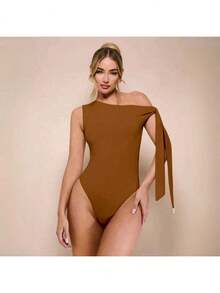 Women's Bodysuit With Tie Bow And Asymmetrical Neckline, Sleeveless, Ideal For Romantic Dates, Casual, Vacation And Summer - 鏽棕色 - 查看 1