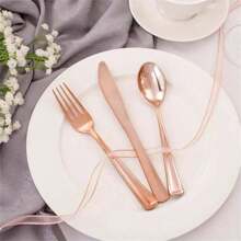 100 个玫瑰红色塑料零件/固定 50 把叉子、25 把刀子、25 把汤匙 - 一套可靠的塑料餐具，适用于餐饮、聚会、宴会、宴会、婚礼、父亲节和其他重大场合